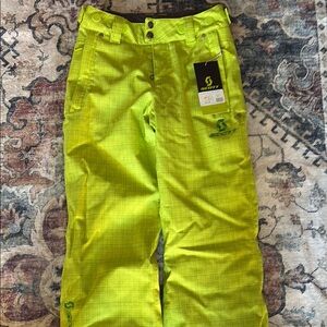 Scott Green Sweatpants with a Sleek Design and Comfortable Fit